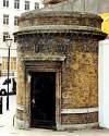 Structure built in 1926 over the northern shaft of the Tower Subway tube railway of 1870 under the Thames